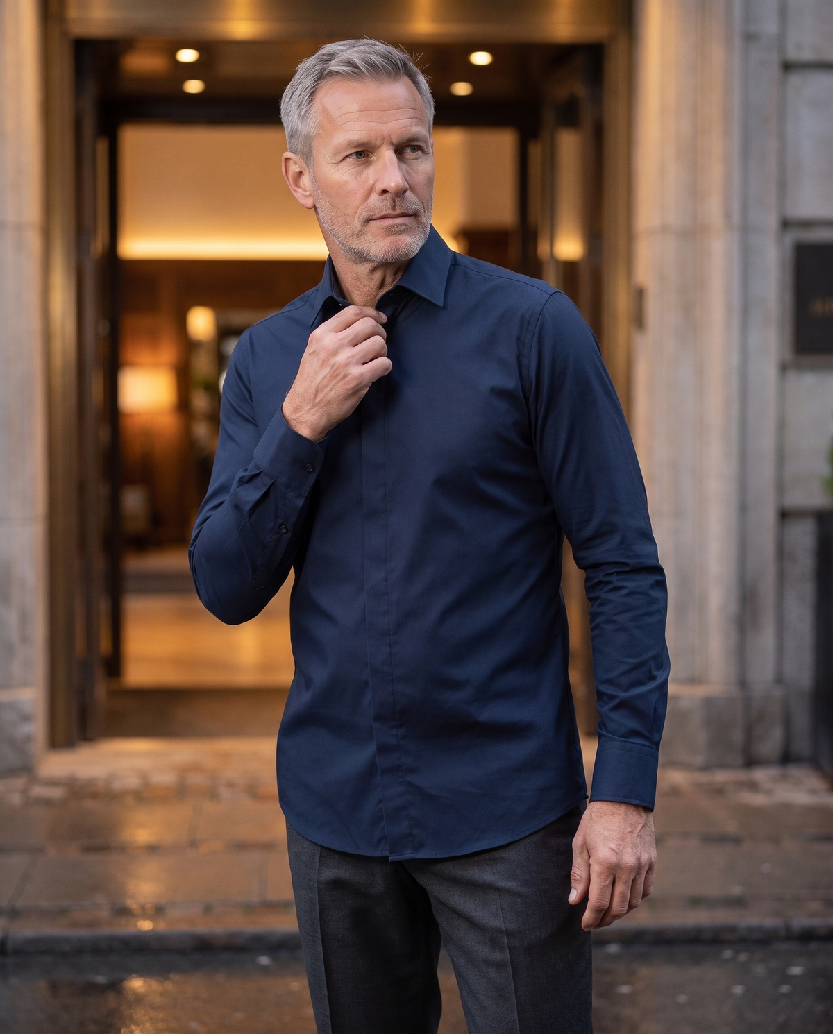 Mature man wearing the navy Alfonso shirt at a Copenhagen hotel